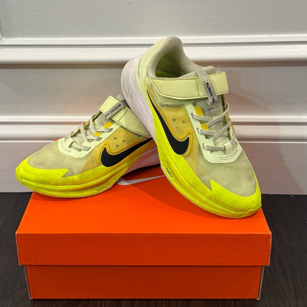 Nike Sonic Fly - Picture 2 of 10
